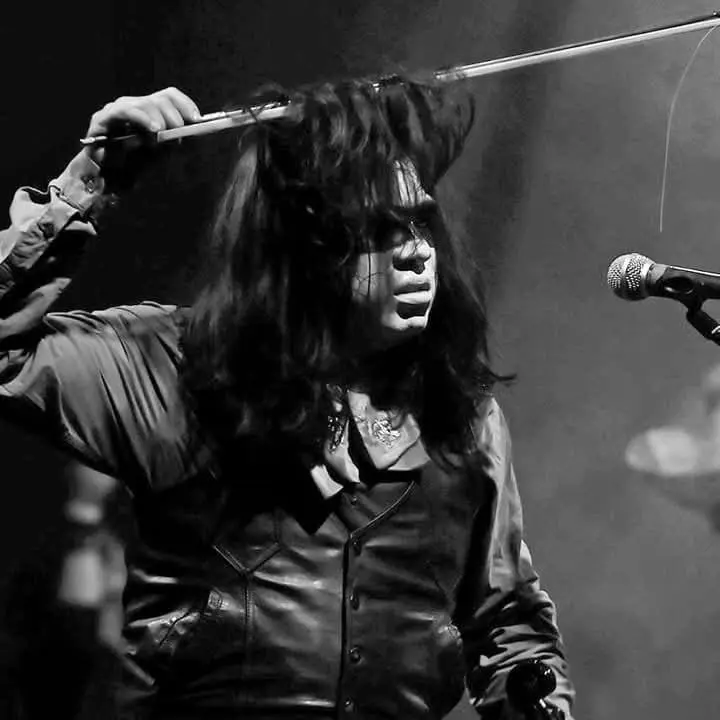 Abraham Hernández performing with La Bande-son Imaginaire. @fotoflama, Facebook, 2024.