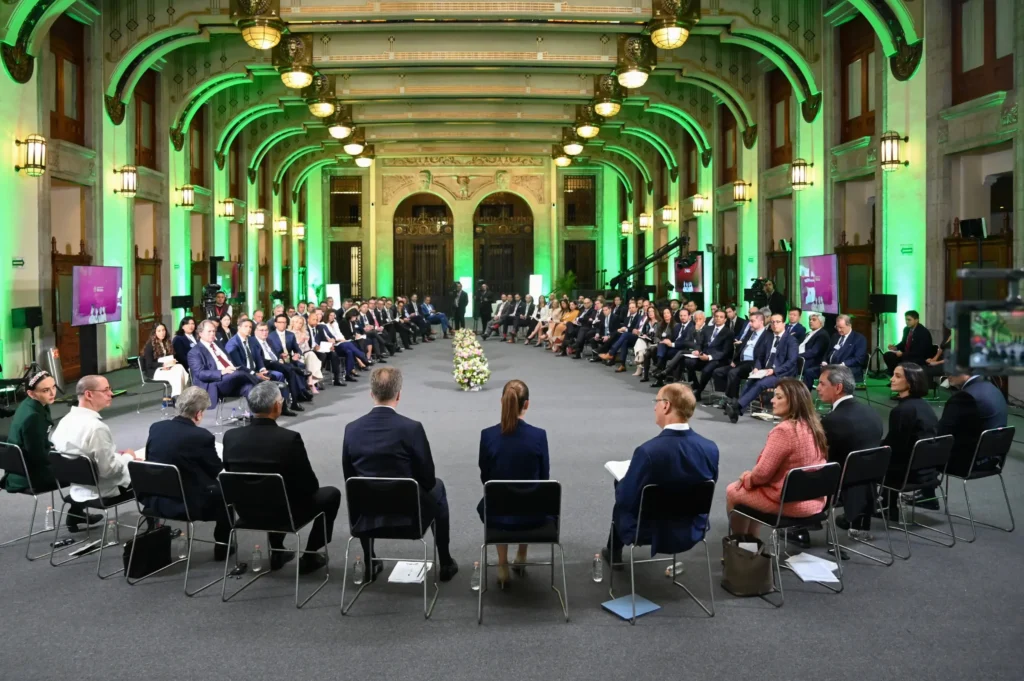 Sheinbaum highlighted the creation of 26 Economic Development Poles for Wellbeing (PODECOBI) — 15 spread across the country and 11 more in south-southeastern Mexico. Photo: Government of Mexico.