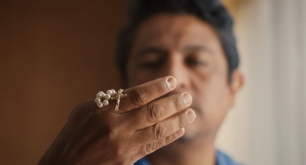The short film follows Alberto, a Mexican man who, in the midst of nostalgia, embarks on a surreal journey by immersing himself in a bowl of menudo in search of the rosary his mother gave him before he left home.