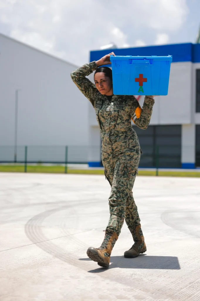 In addition to specialized personnel, Mexico transported equipment, medicines, and relief supplies to support emergency response efforts in the affected areas. Photo: SRE